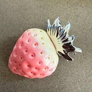 YVMIN Strawberry 3D Claw Clip - Boutique Hair Accessory